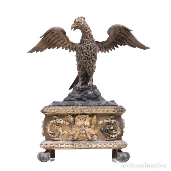 Antiguidades: Escultura - &Aacute;guila imperial en madera tallada y dorada - 77 cm