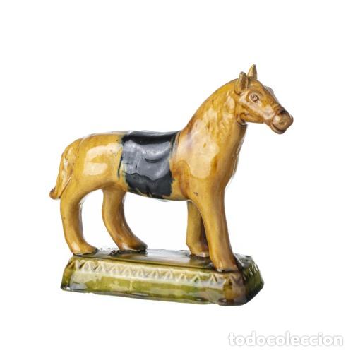 Antig&uuml;edades: Cer&aacute;mica - Palillero con forma de caballo - Siglo XIX