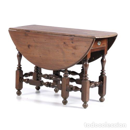 Antiquit&eacute;s: Mesa de puerta con seis patas y bordes semicirculares en madera vinh&aacute;tico - siglo XVII