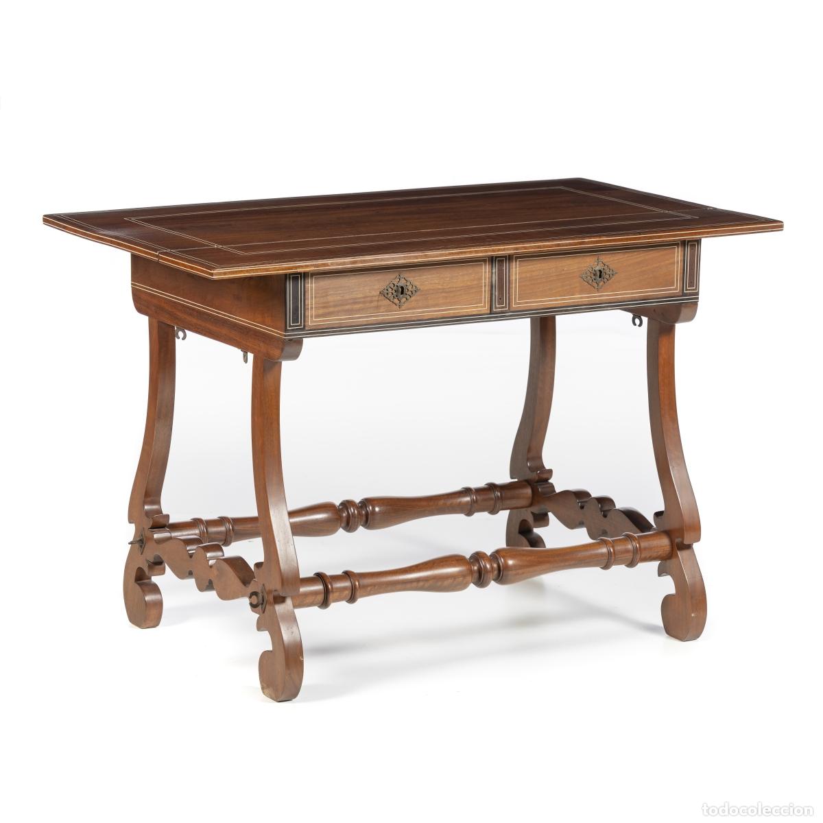 Antiquit&eacute;s: Mesa de estilo filipino en madera de vinh&aacute;tico y jacarand&aacute;.