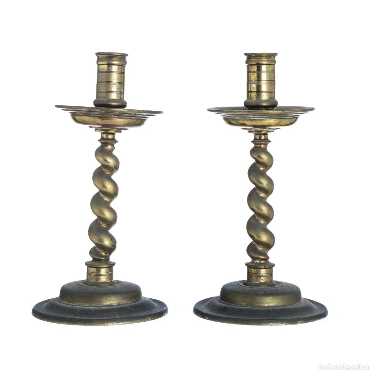 Oggetti Antichi: Par de candelabros de bronce dorado - siglo XVII
