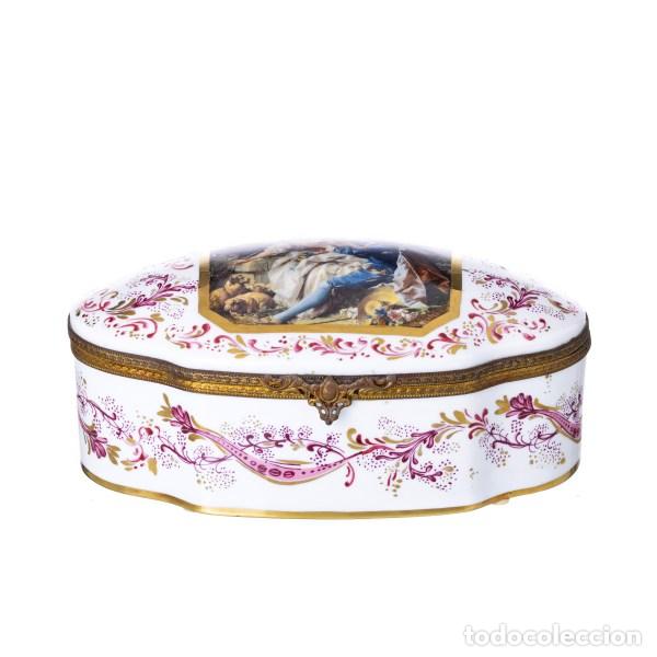 Antiguidades: Porcelana - Caja ovalada - Tiche