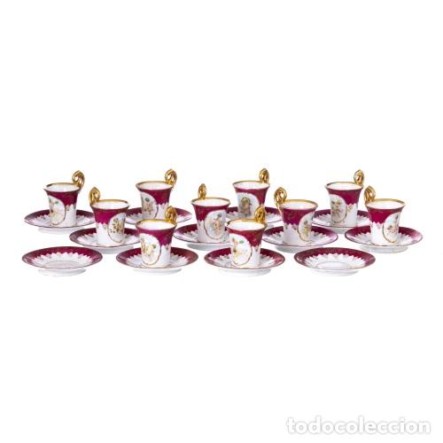Antiguidades: Porcelana - Juego de nueve tazas de caf&eacute; con platillos - Siglo XIX