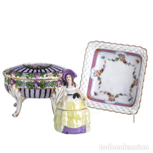 Antiques: Porcelana - Dos cajas y un plato peque&ntilde;o - Siglo XIX