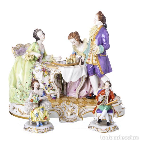 Antiques: Porcelana - Grupo escult&oacute;rico y par de figuras