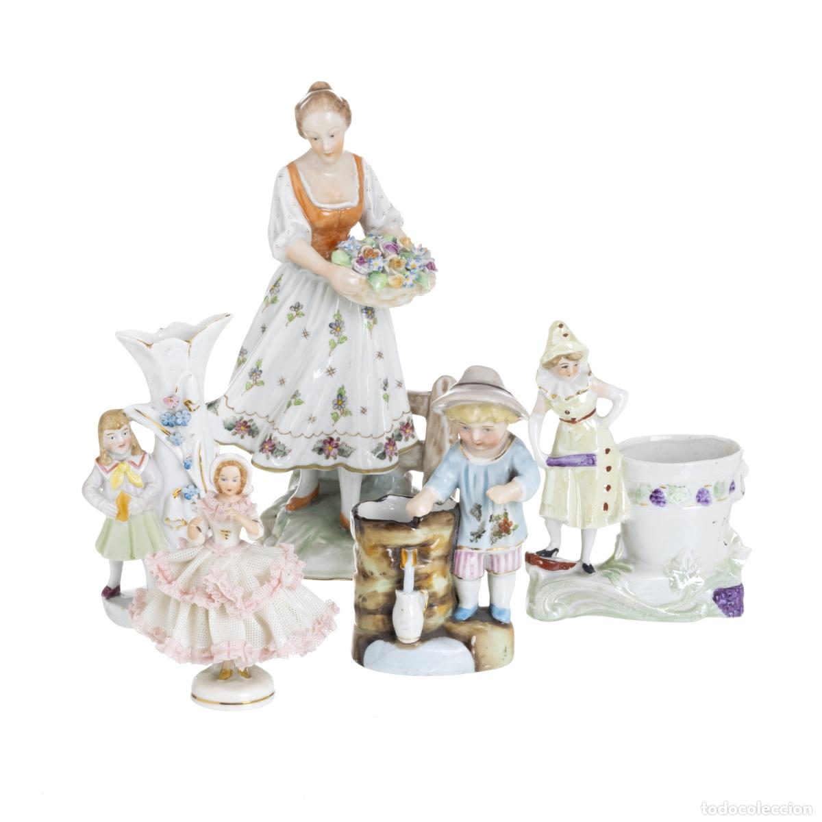 Antiques: Porcelana - Juego de cinco esculturas - Siglo XIX
