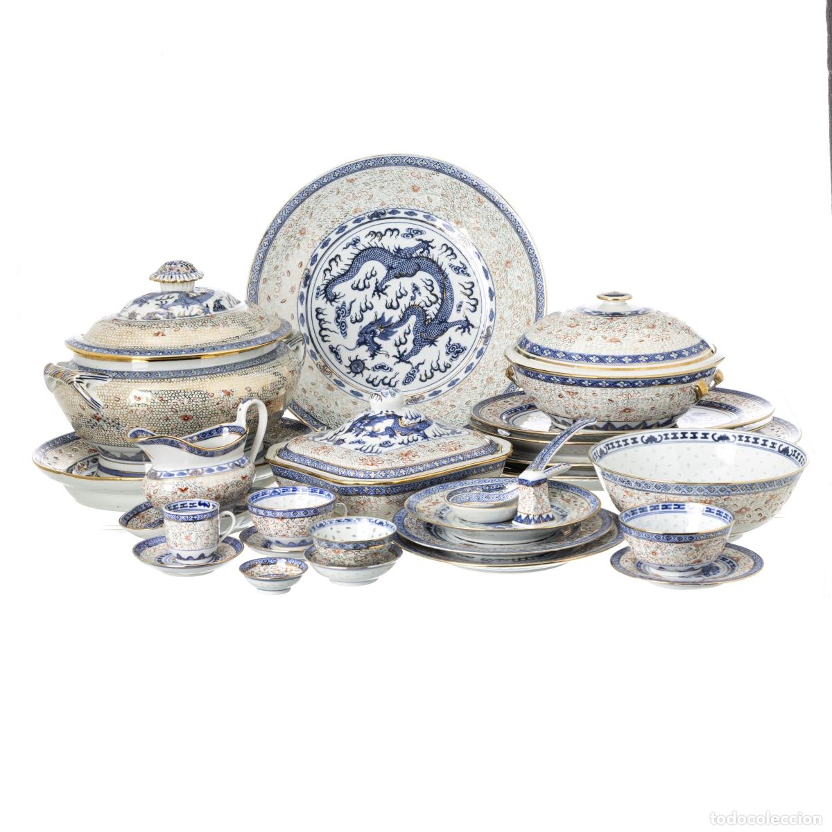 Antiguidades: Porcelana oriental - Juego de vajilla 'Grano de arroz' 'Rojo hierro'