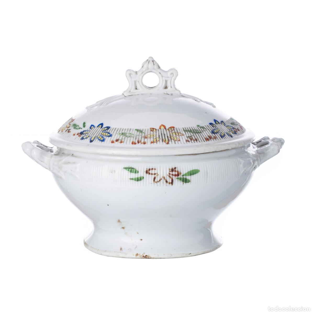Antig&uuml;edades: Porcelana oriental - Sopera con tapa circular 62