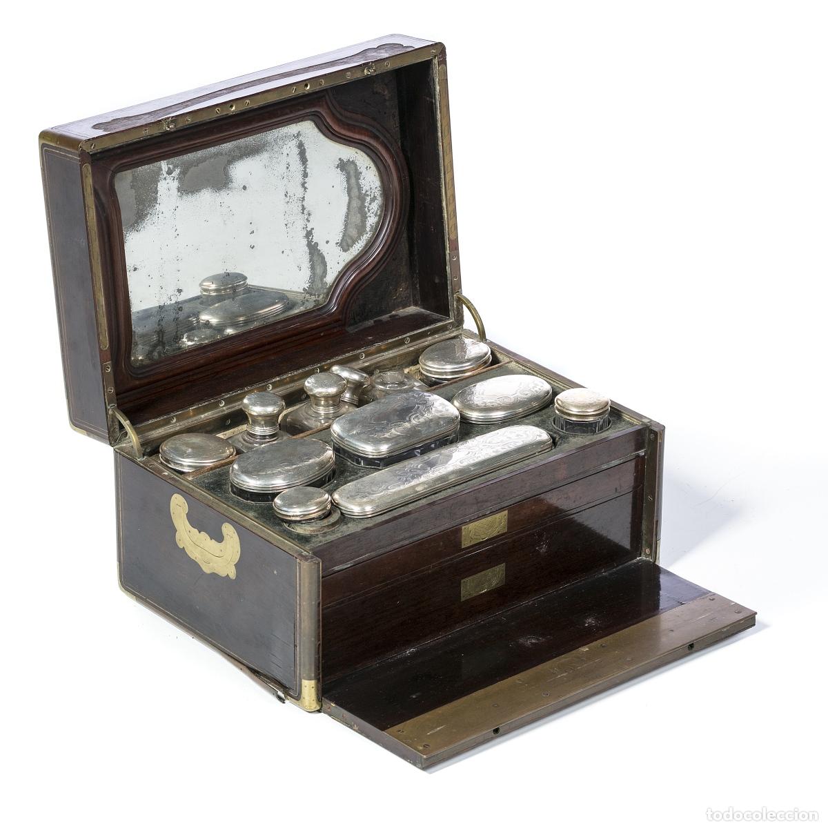Antig&uuml;edades: Plata - Caja de aseo francesa - Foto 1