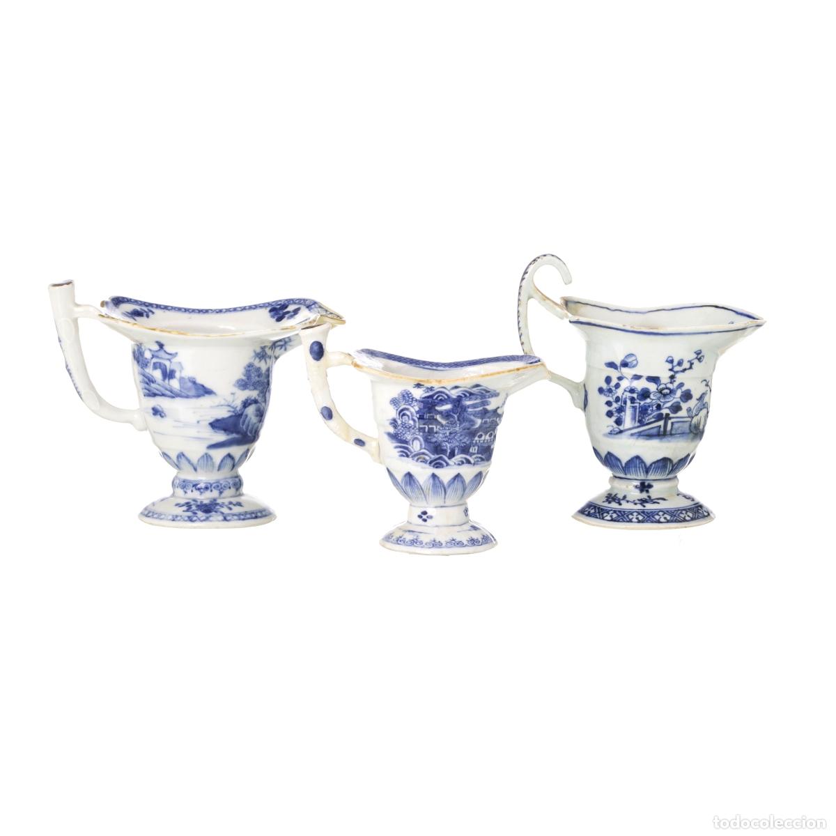 Antiguidades: Porcelana oriental - Tres salseras con forma de casco invertido - Compa&ntilde;&iacute;a Brit&aacute;nica de las Indias O