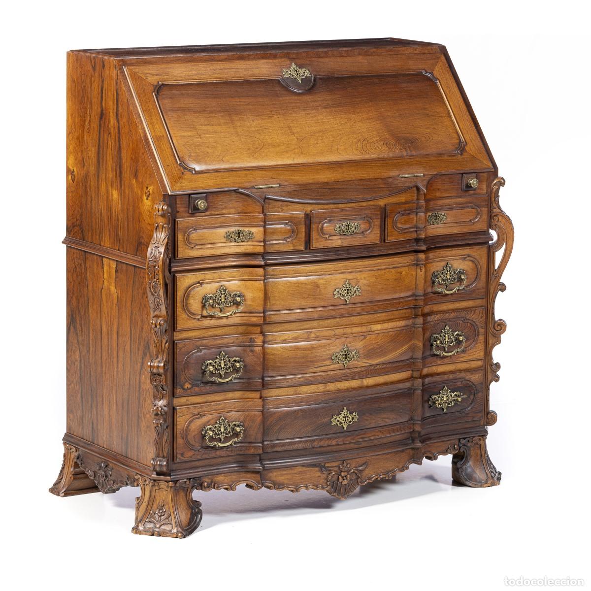 Antig&uuml;edades: Escritorio al estilo de Dom Jos&eacute;, fabricado en madera de palisandro.
