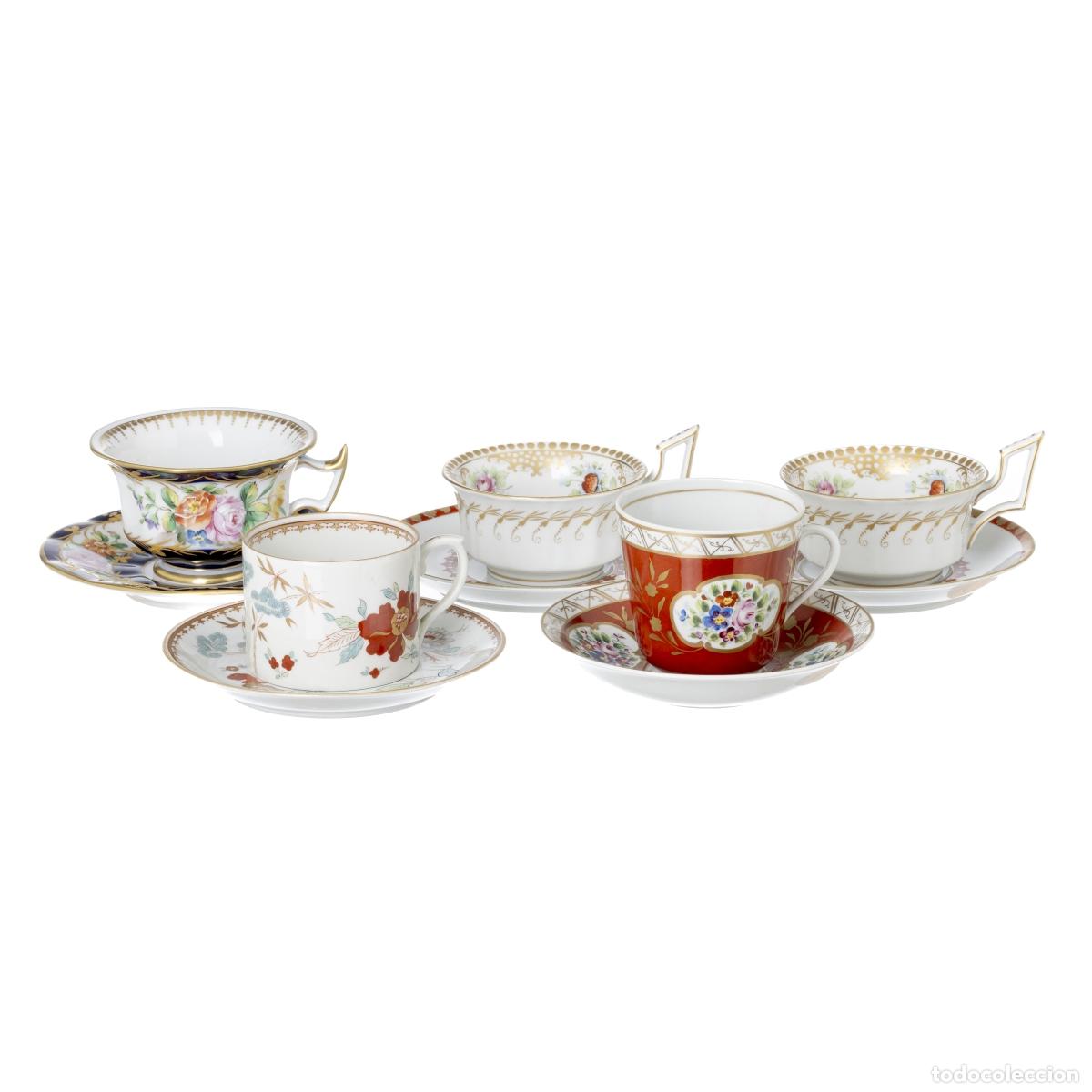 Antiguidades: Porcelana - Cinco tazas de t&eacute; con platillos - Vista Alegre