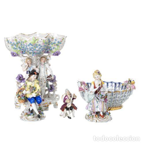 Antiques: Porcelana - Juego de cinco piezas - Siglo XIX