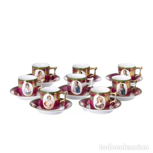 Antiguidades: Porcelana - Juego de ocho tazas de caf&eacute; con platillos - Siglo XIX