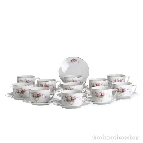 Antiquit&eacute;s: Porcelana - Juego de once tazas de t&eacute; y doce platillos