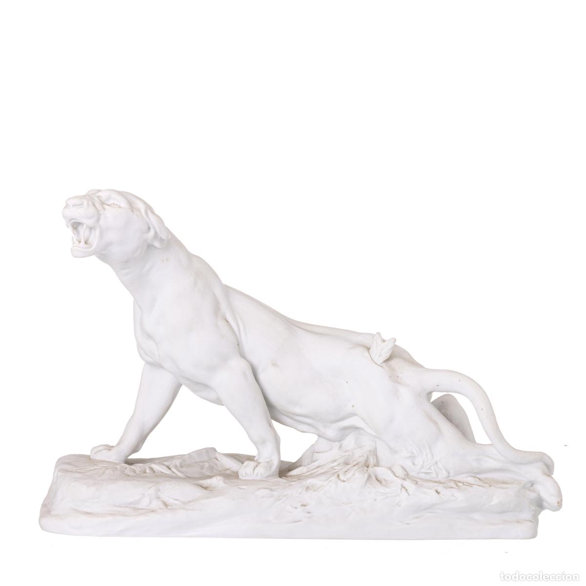 Antiques: Porcelana - Escultura de una leona herida - Vista Alegre