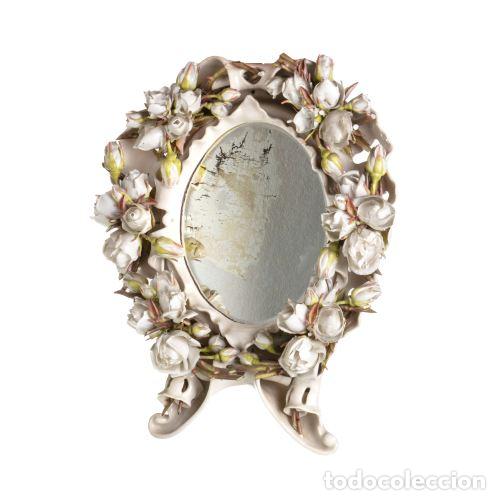 Antiques: Porcelana - Espejo con marco de porcelana - Siglo XIX