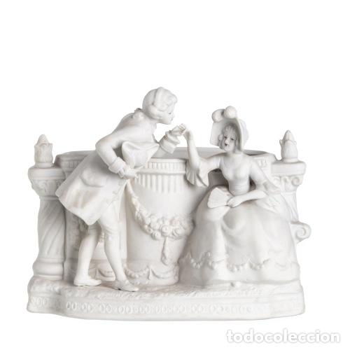 Antiques: Porcelana - Maceta con escena galante