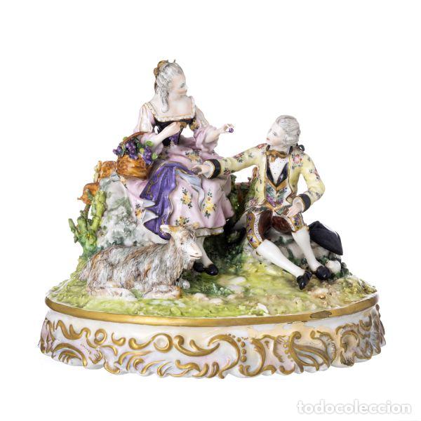 Antiques: Porcelana - Grupo escult&oacute;rico - Siglo XIX