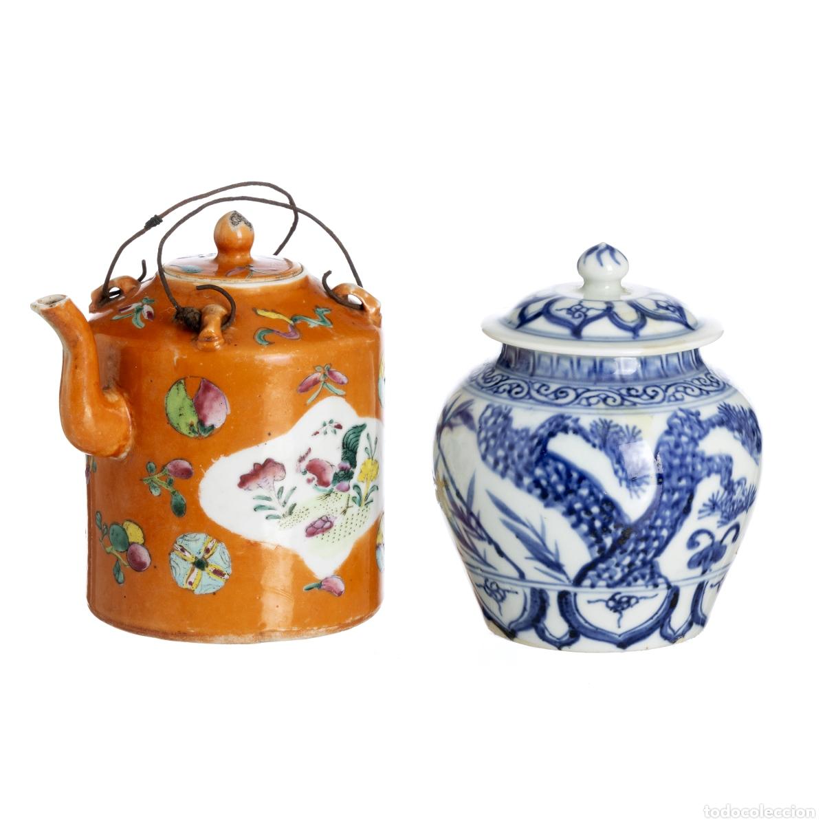 Antiquit&eacute;s: Porcelana oriental: tetera con tapa y jarra.
