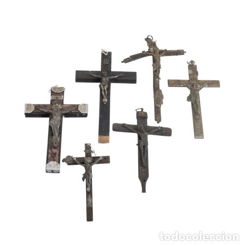Antiquit&eacute;s: Seis crucifijos colgantes - siglos XVIII/XIX