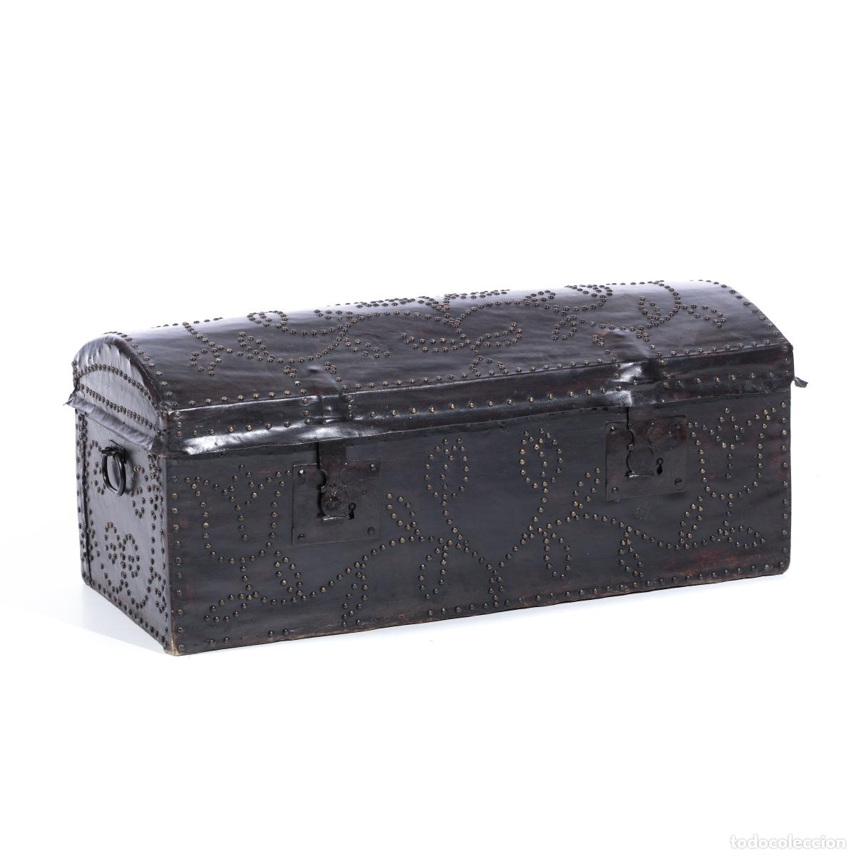 Antiques: Joven con flores - siglo XVIII