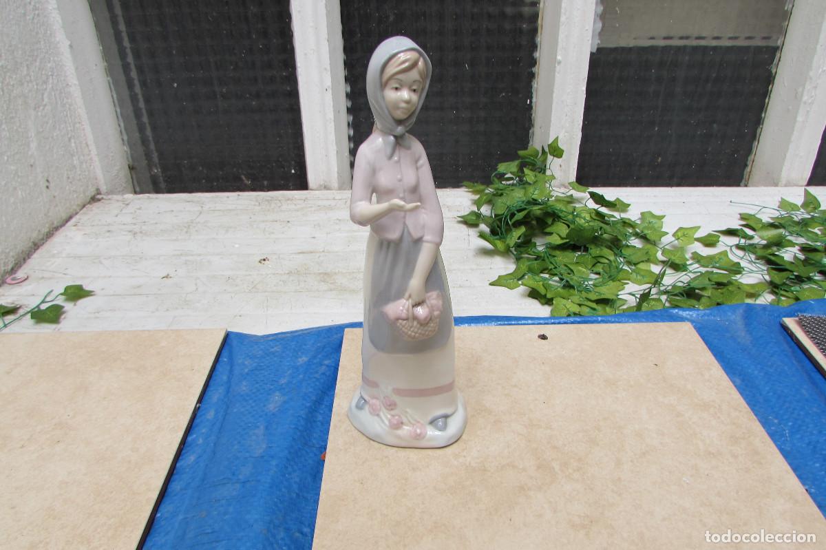 Antig&uuml;edades: Figura Porcelana Nadal