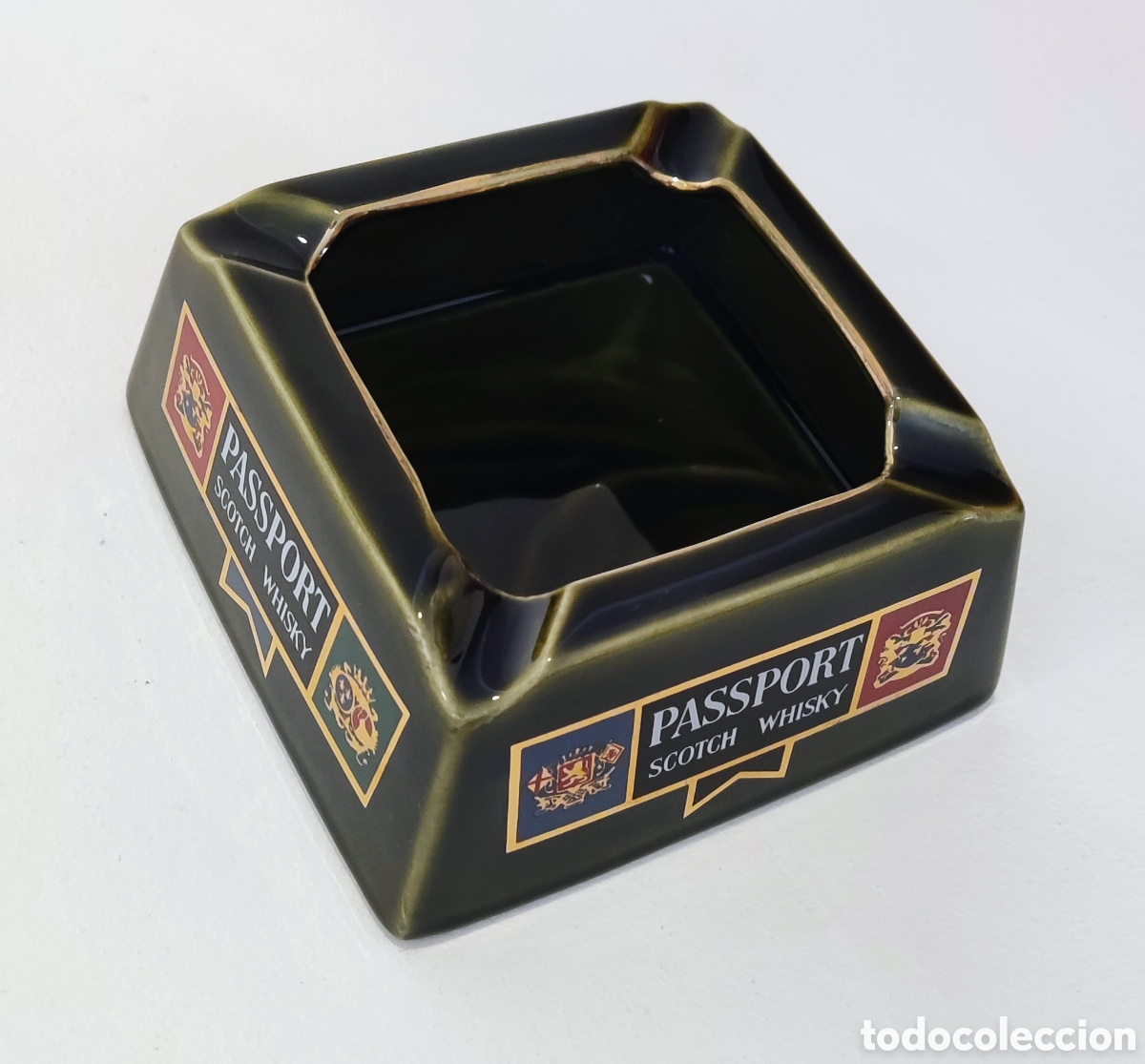 Antig&uuml;edades: Cenicero Passport Scotch Whisky Wade PDM England