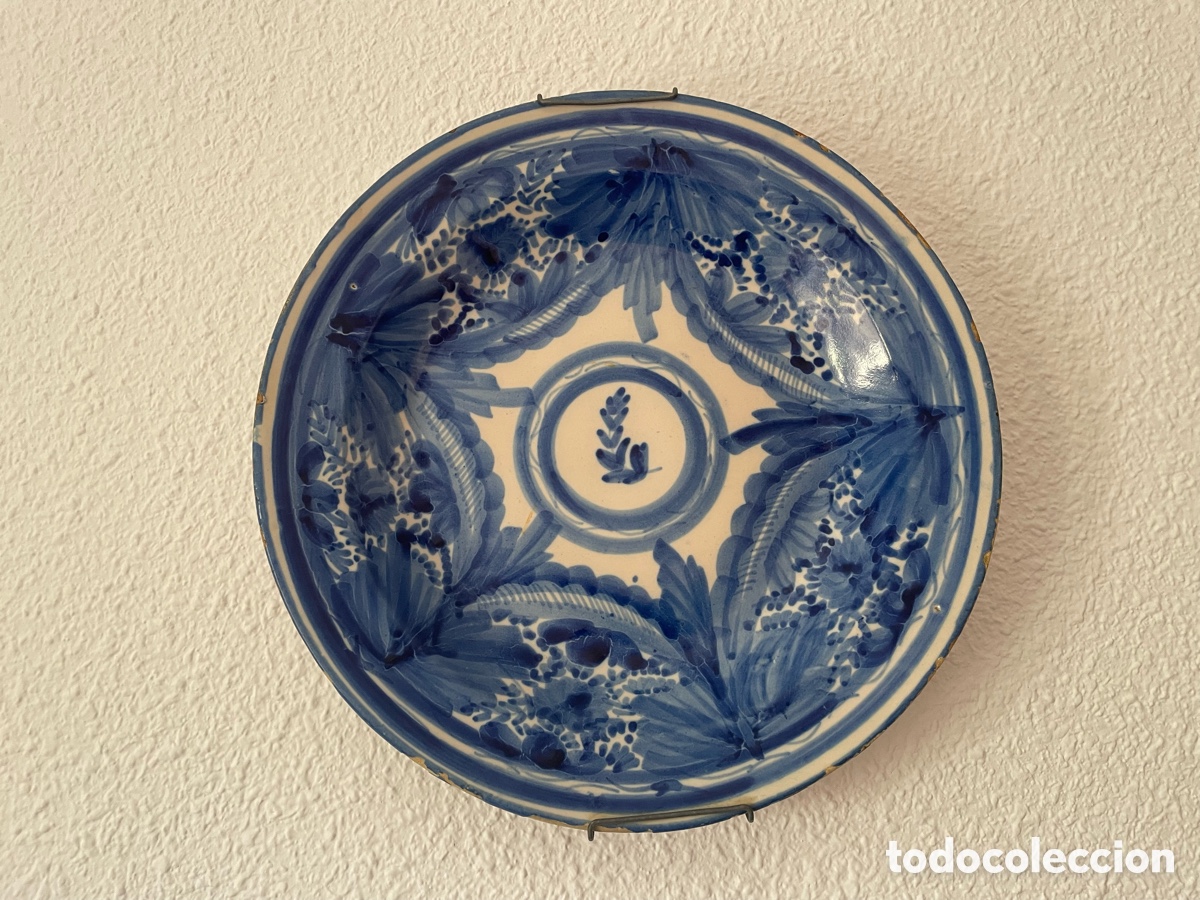 Antig&uuml;edades: Lebrillo antiguo cer&aacute;mica espa&ntilde;ola azul y blanco. Motivos vegetales. 30 cm.