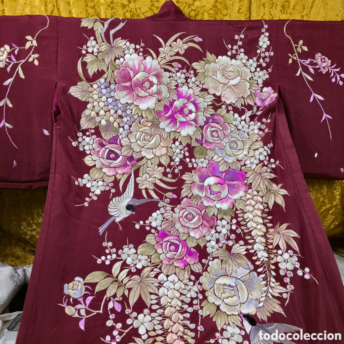Antig&uuml;edades: Espectacular kimono seda bordado a mano
