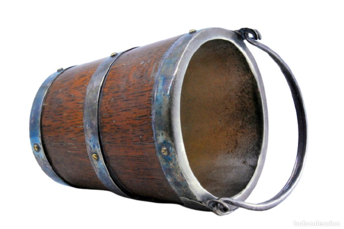 Antig&uuml;edades: Cubitera, hecha de madera y plata. - Foto 1