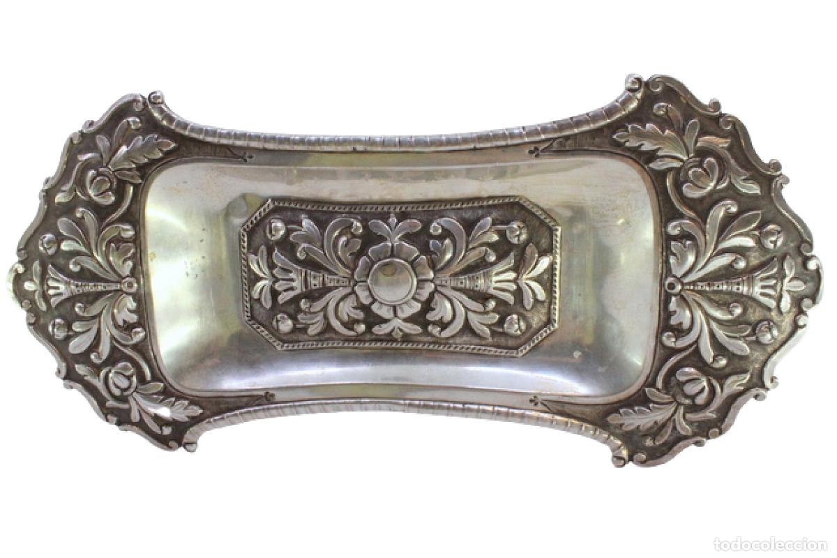 Antiques: Bandeja para tijeras de podar, en color plata.