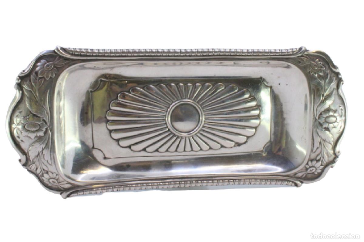 Antiques: Bandeja para tijeras de podar, en color plata.