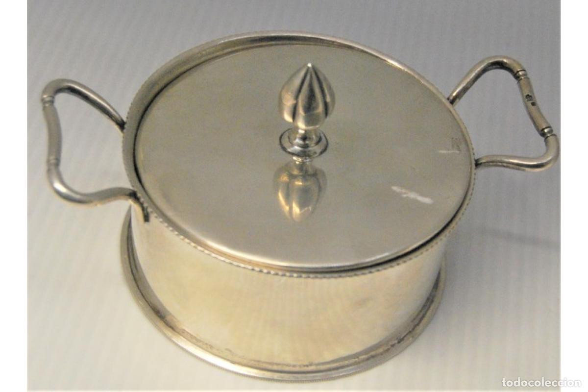 Antig&uuml;edades: bombonera de plata