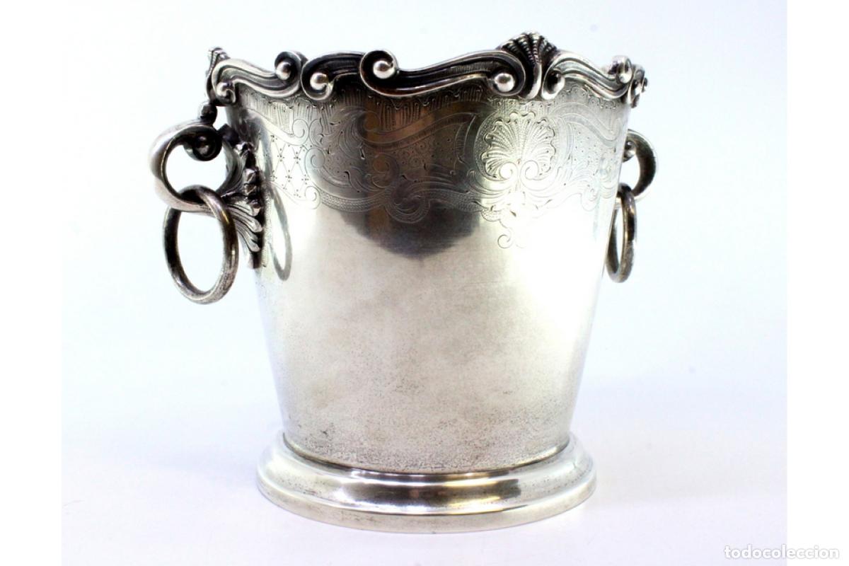 Antig&uuml;edades: Cubitera con pinzas, de color plata. - Foto 4