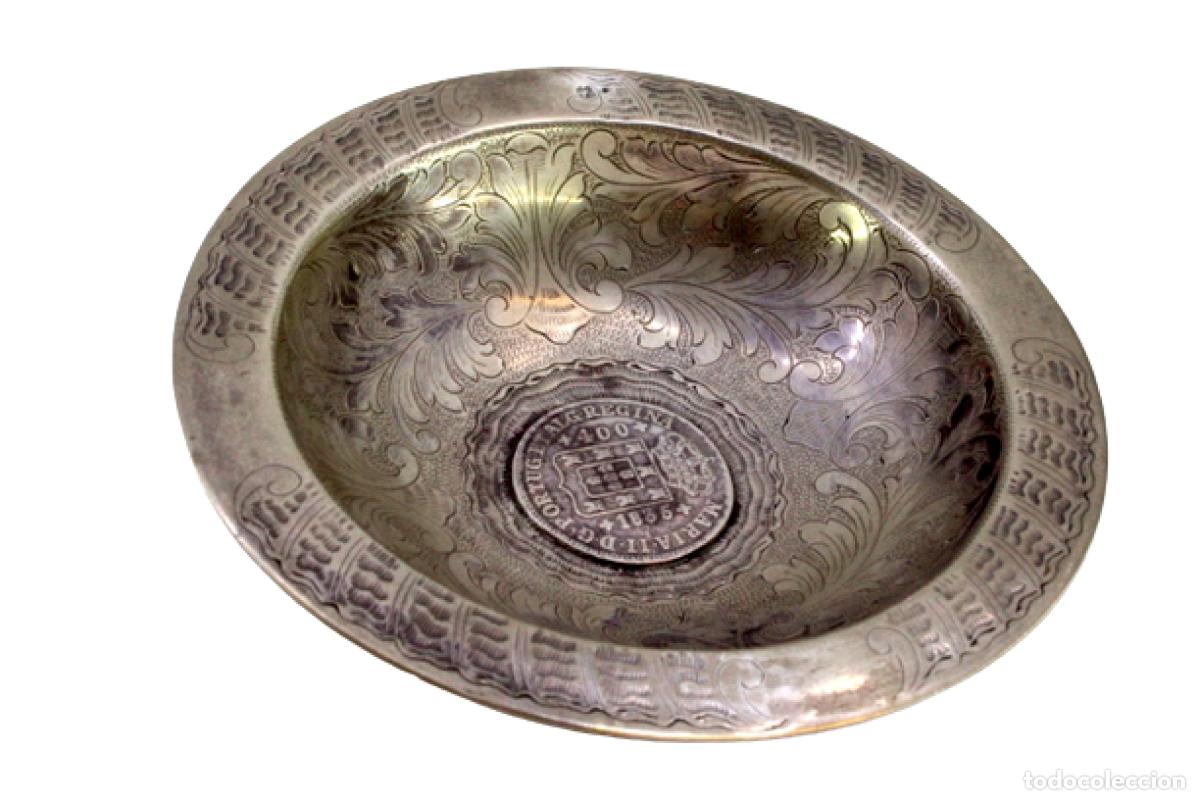 Antiguidades: bombonera de plata