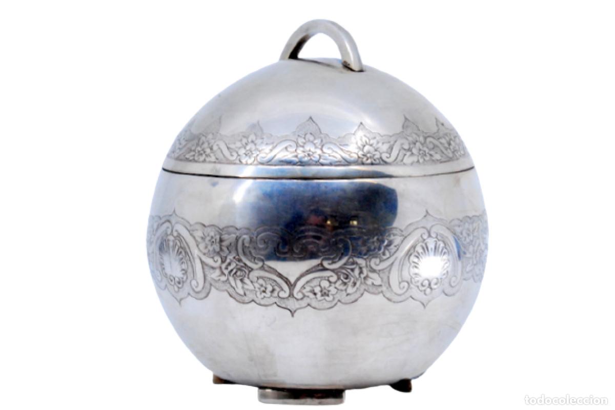 Antiquit&eacute;s: bombonera de plata
