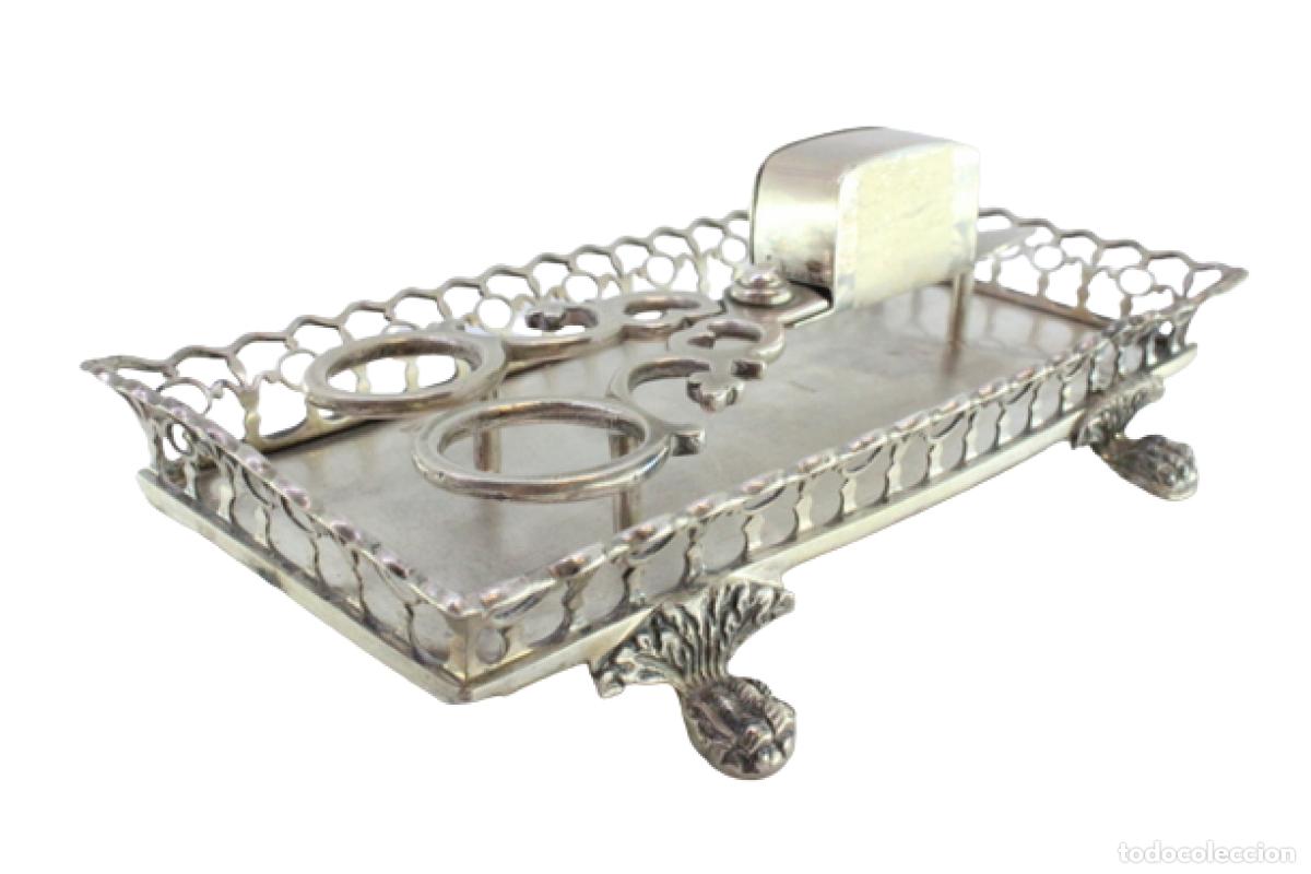 Antiquit&eacute;s: Bandeja y tijeras hechas de alambre ba&ntilde;ado en plata.