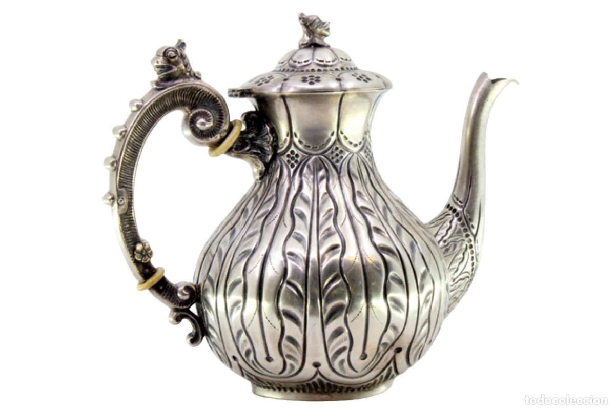 Antig&uuml;edades: Cafetera de plata - Foto 1