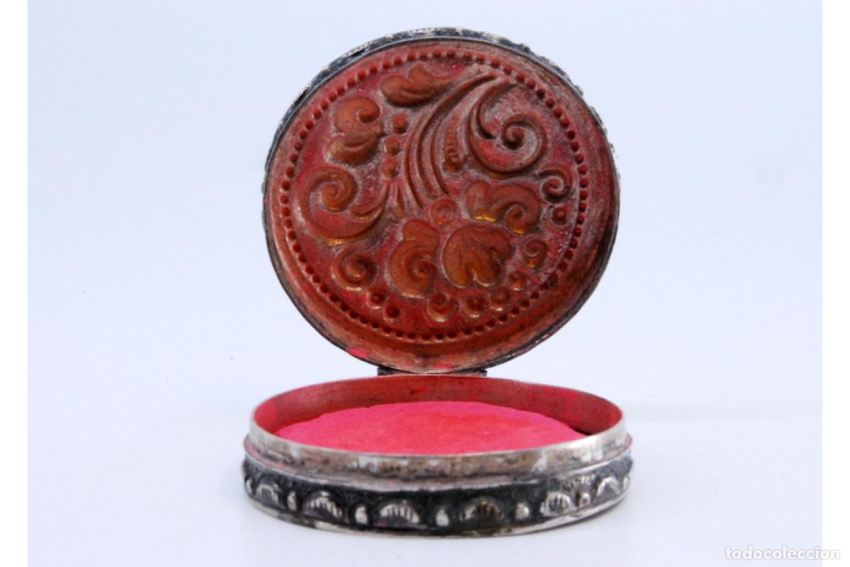 Antig&uuml;edades: Caja de belleza de plata - Foto 3