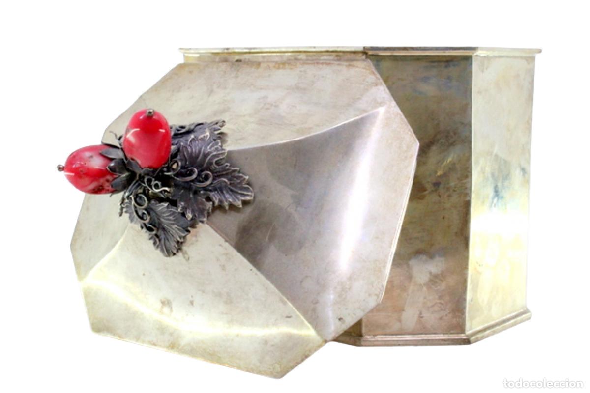 Antiguidades: bombonera de plata