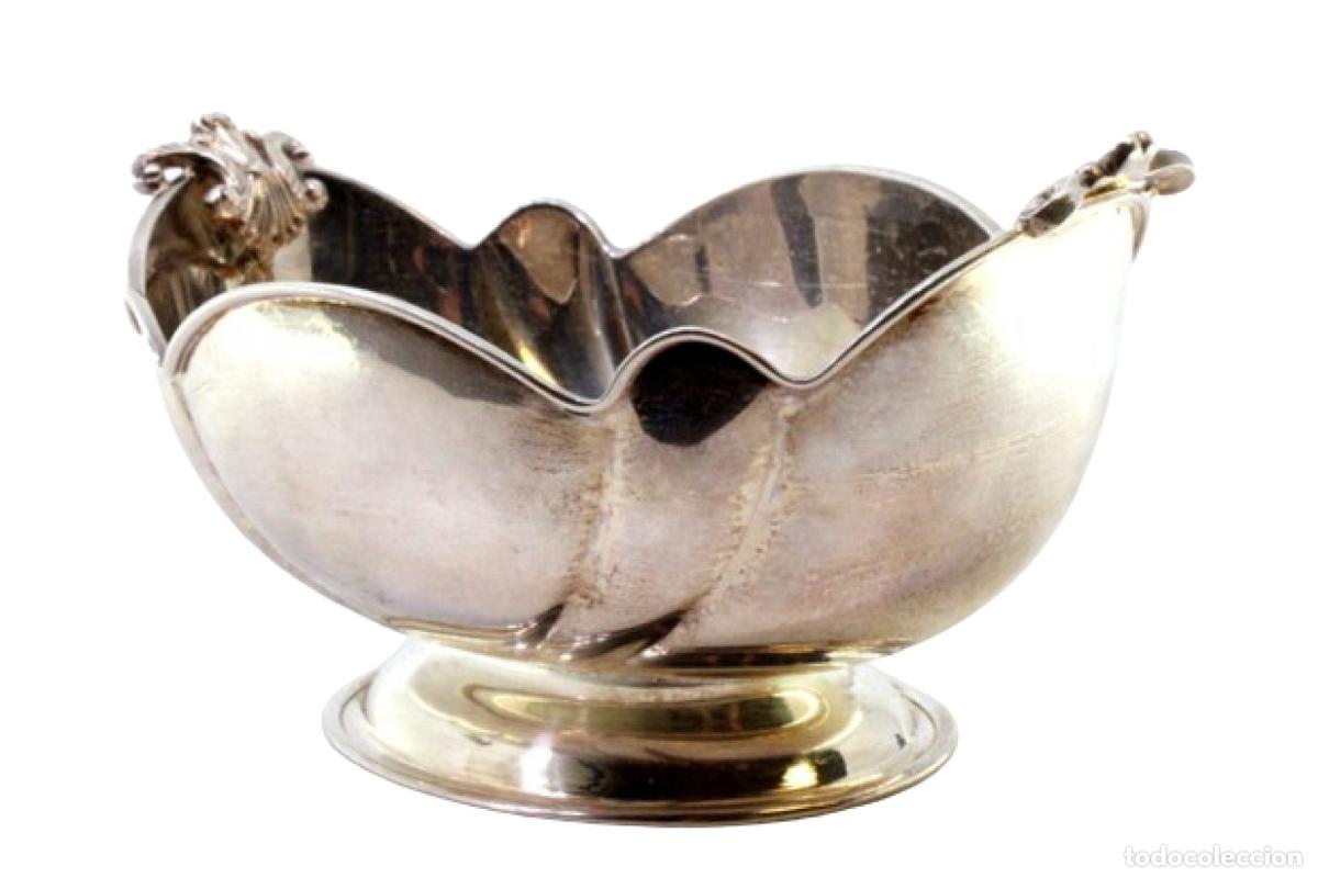 Antiques: bombonera de plata