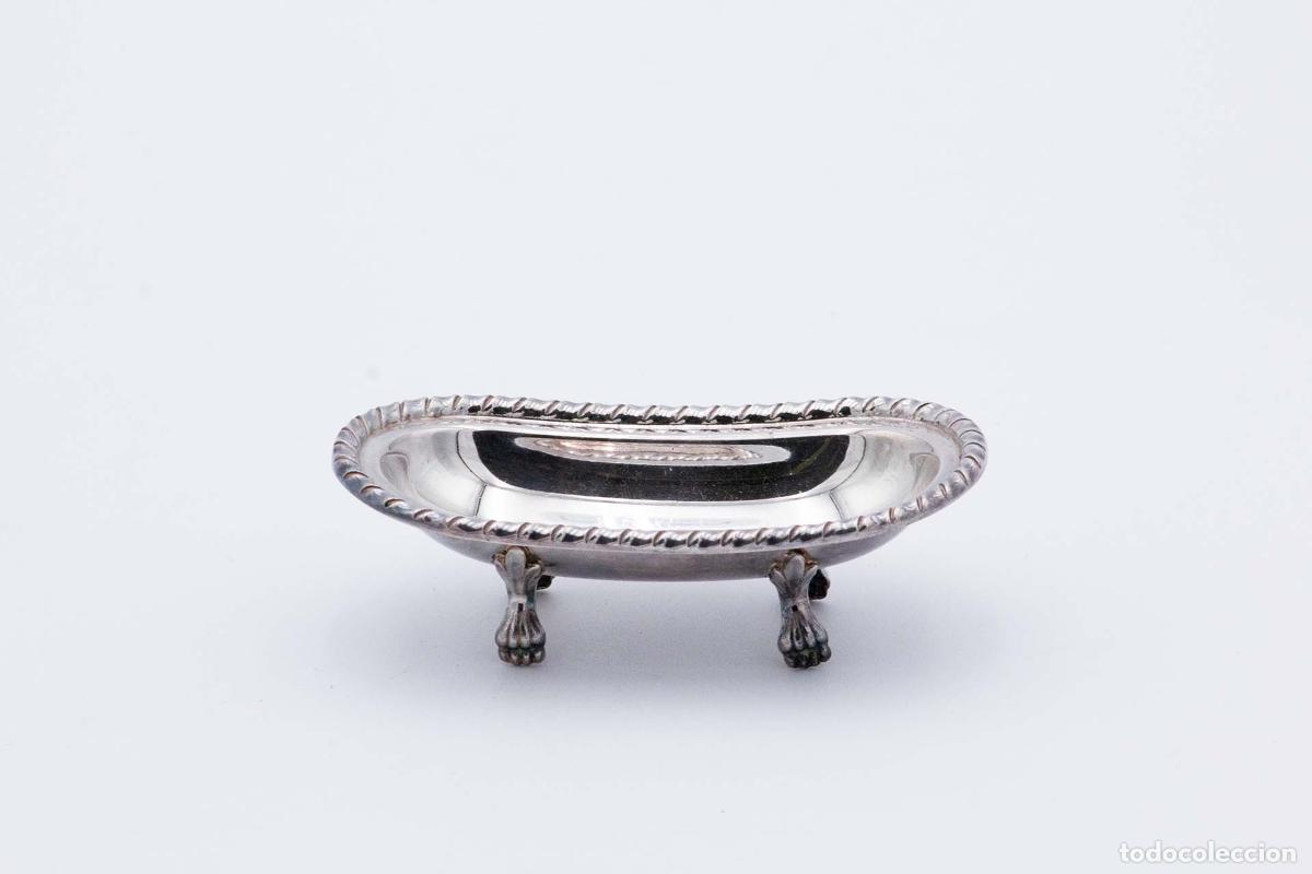 Antiques: bombonera de plata