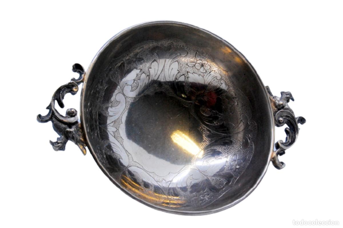 Antig&uuml;edades: bombonera de plata