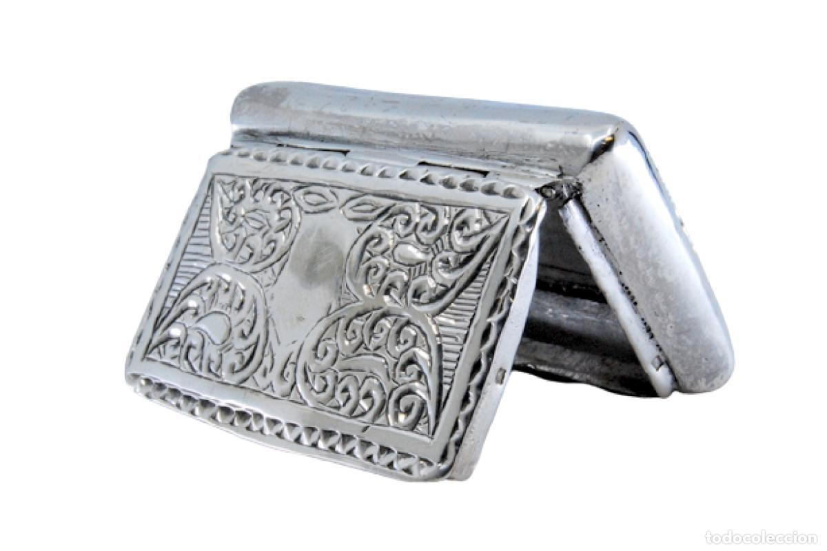 Antig&uuml;edades: Tabaquera, en plata