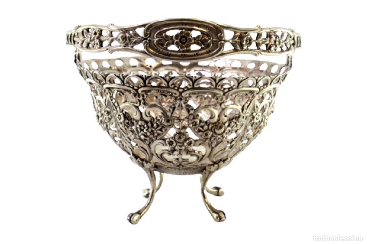 Antig&uuml;edades: bombonera de plata