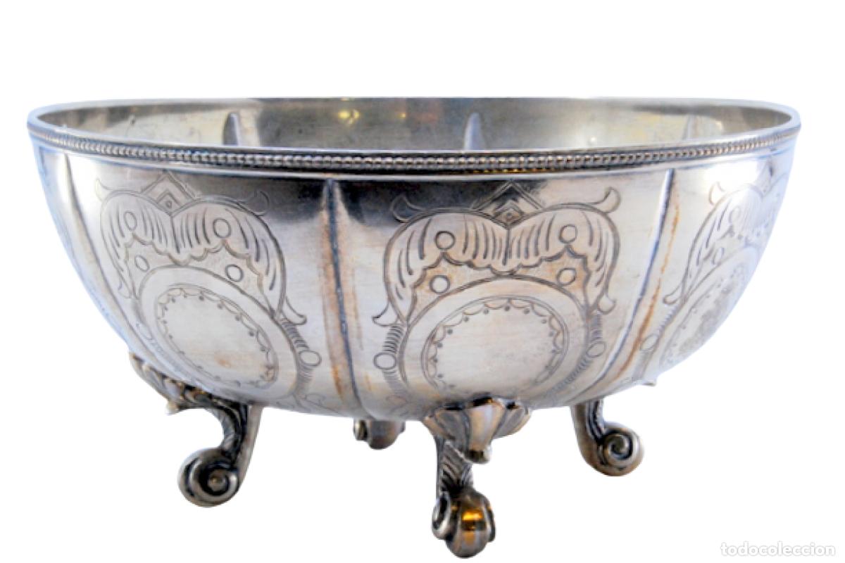 Antig&uuml;edades: bombonera de plata