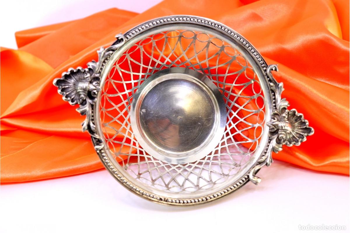 Antiguidades: bombonera de plata