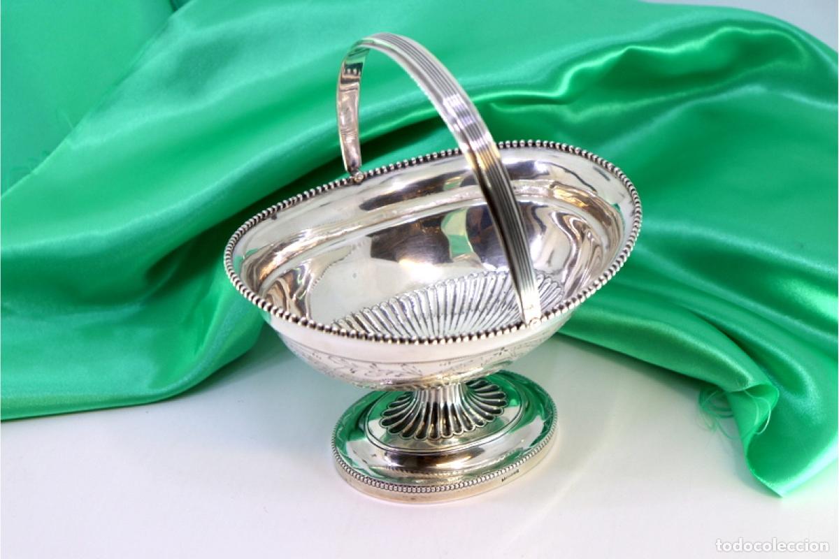 Antig&uuml;edades: bombonera de plata