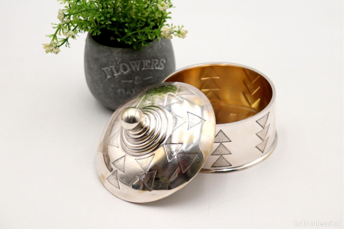Antig&uuml;edades: bombonera de plata